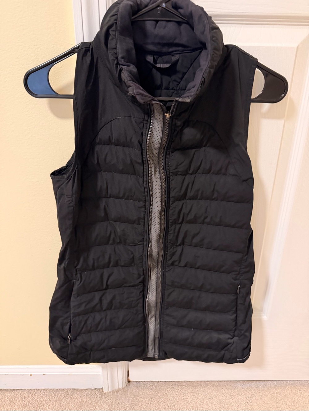 Lululemon Black Quilted Sleeveless Puffer Vest - Womens Jacket